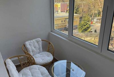 Apartament cu 3 camere decomandat în 7 Noiembrie - 2