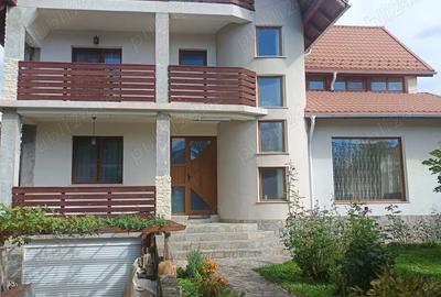 Casă cu 5 camere cu Teren 698 Mp în Blejoi - 2