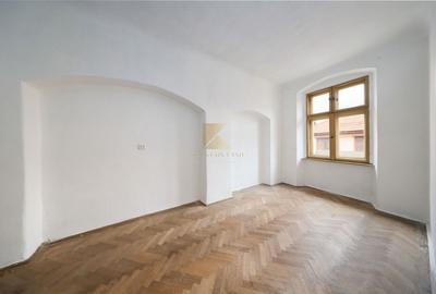 Locație rară în Brașov: ideal pentru regim hotelier sau business - 17