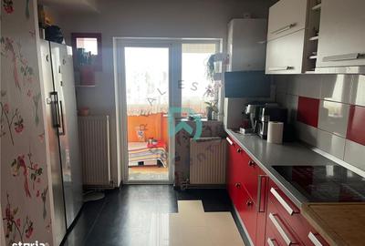 Apartament cu 3 camere decomandat, mobilat în Tractorul - 4