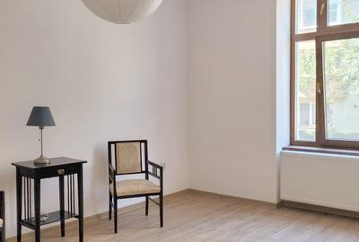 De vânzare apartament 3 camere, renovat, zonă semicentrală - 1
