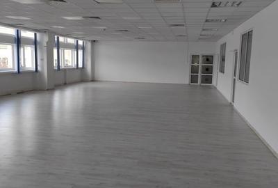 Spațiu comercial, de 100 mp, în Central