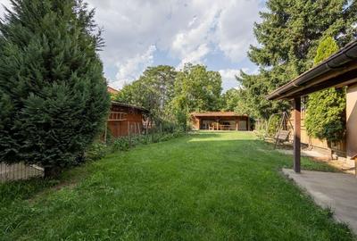 Apartament ultracentral cu 3 camere, 2 băi și curte privată - 1