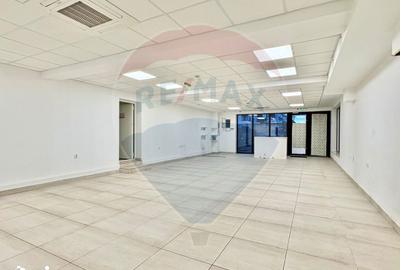 Spațiu comercial, de 122 mp, în Tractorul - 8