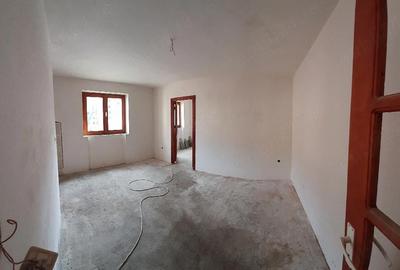 Apartament cu 2 camere semidecomandat în Sud - 4