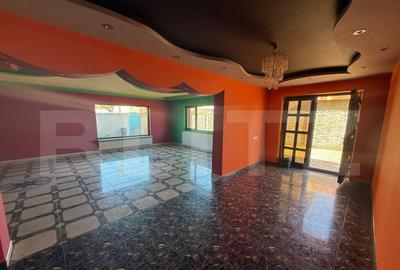 Casă cu 7 camere cu Teren 1000 Mp în Central - 2