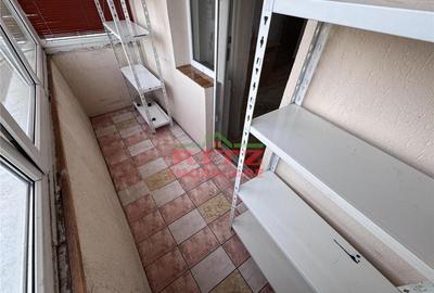 Apartament cu 4 camere decomandat în Tineretului - 1