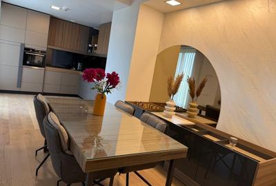 Apartament cu 4 camere decomandat în Drumul Poienii