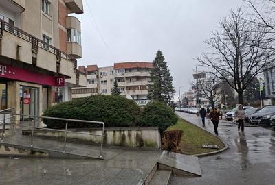 Spațiu comercial, de 40 mp, în Central - 4