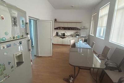 Spațiu comercial, de 200 mp, în Central - 2