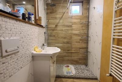 Apartament cu 2 camere semidecomandat în Aleea Carpați