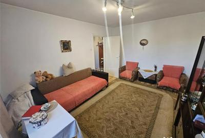 Apartament cu 2 camere semidecomandat în Micro I - 17