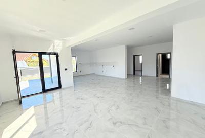 Casă cu 4 camere în Noua - 2