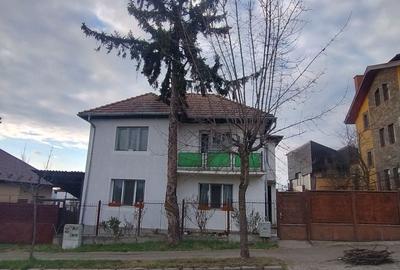 Casă cu 4 camere în Exterior Vest - 1