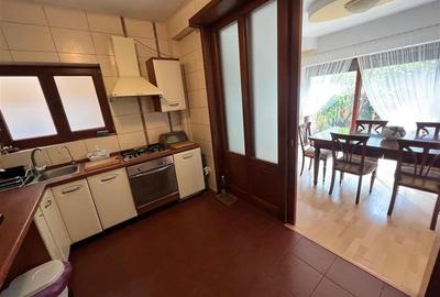 Proprietate deosebita de vanzare in centrul Bacaului- eleganta, istorie si inves - 19