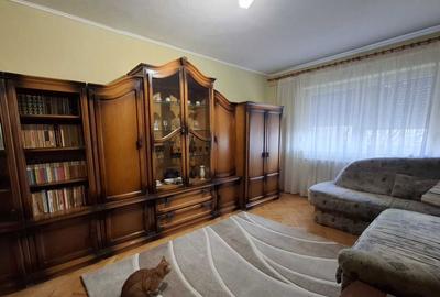Apartament cu 3 camere decomandat în Decebal - 2
