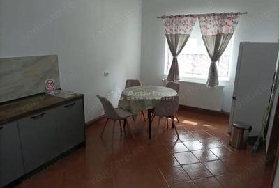 Casă cu 10 camere cu Teren 980 Mp în Central - 3