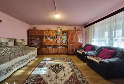 Casă cu 3 camere cu Canalizare în Marpod - 10