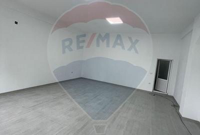 Spațiu comercial, de 50 mp, în Petricani - 2