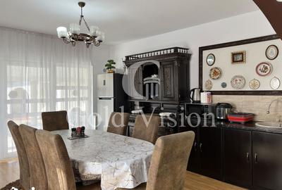 Casă cu 7 camere cu Teren 2000 Mp în Central - 3