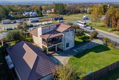 Vila cu 7 camere de vanzare in zona Centrala Orasul  BUHUSI - 1