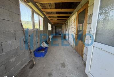 Casă cu 3 camere cu Teren 1800 Mp în Dămienești - 2