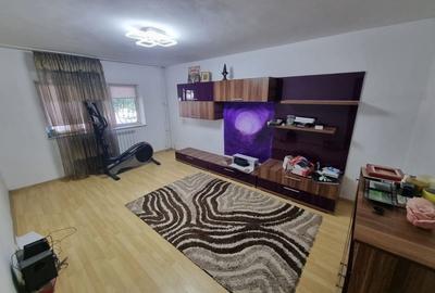 INEL 2 ELIBERARII-apartament 3 camere decomandat