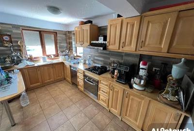 Casă cu 6 camere în Central - 2