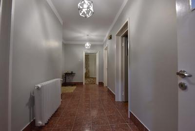 Casă individuală cu 5 camere cu Teren 259 Mp în Central - 11