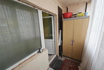 Apartament cu 3 camere decomandat în Micro IV