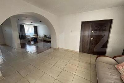 Casa de vanzare cu 5 camere, 200 mp, zona Micro 3 - 6