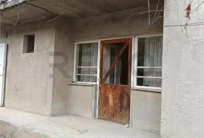 Casă cu 11 camere cu Teren 339 Mp în Central
