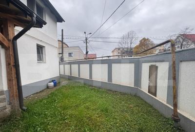 Casă cu 6 camere cu Canalizare în Podul de Piatră