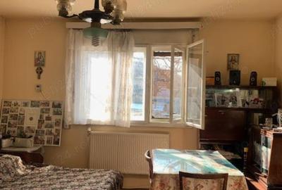 Vand casa si teren , str.Independentei , zona linistita - 1