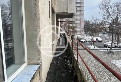 Apartament cu 3 camere semidecomandat în Cantemir