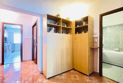 Apartament cu 3 camere decomandat în Noua - 7
