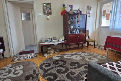 Apartament cu 3 camere semidecomandat în Aleea Trandafirilor - 2