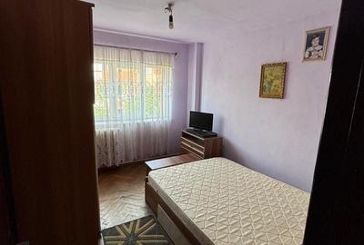 Apartament 3 camere  decomandat , zona  Cetate - 3