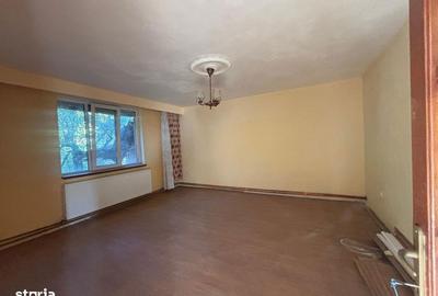 Casă cu 6 camere cu Teren 700 Mp în Groși - 4