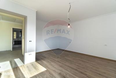Casă cu 4 camere în Noua