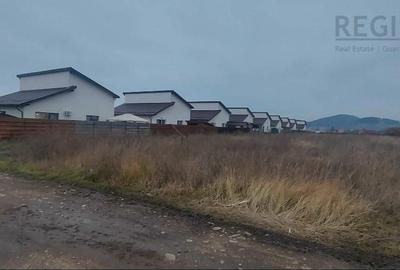 Teren de 700 mp, în Sânpetru