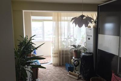 Apartament cu 2 camere decomandat în Complex Studențesc