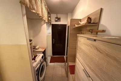 Apartament cu 3 camere semidecomandat în Km 4 - 8