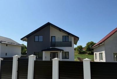 Casă cu 4 camere în Exterior Vest - 1