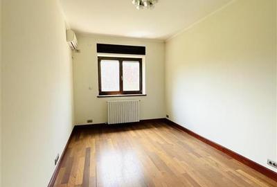 Casă cu 8 camere cu Teren 652 Mp în Sisești - 26