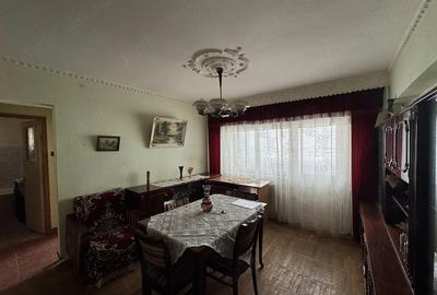 Apartament cu 3 camere semidecomandat în Central