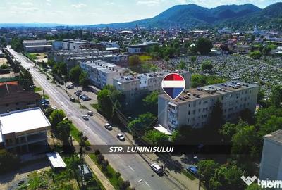 Apartament cu 3 camere semidecomandat în Central