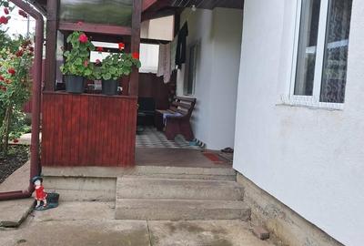 Casă cu 3 camere cu Teren 600 Mp în Central - 1