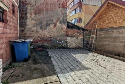 Casă cu 6 camere cu Teren 182 Mp în Central - 12
