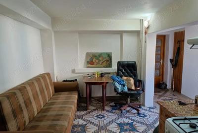 PROPRIETAR inchiriez camera mobilata la curte 13 Septembrie - 1